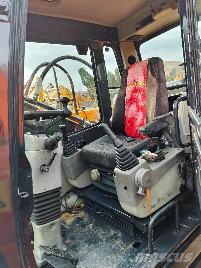 Hyundai r210w-9 Bagri na kolesih