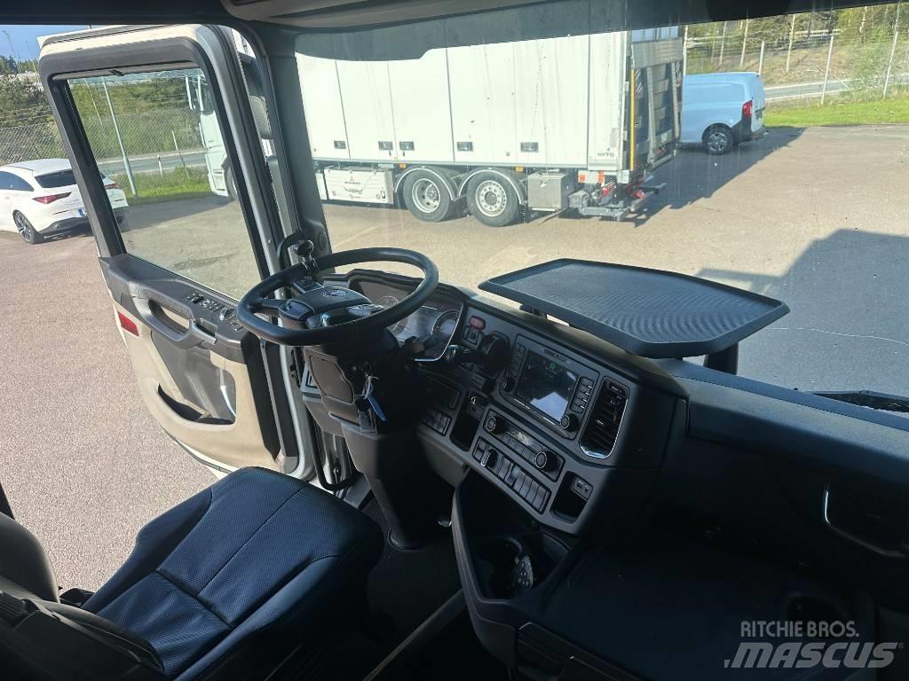 Scania R520B6X2NB Tovornjaki zabojniki
