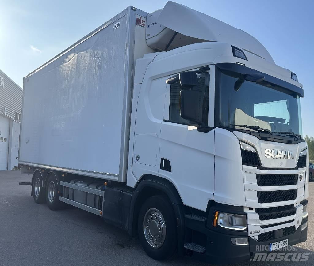 Scania R520B6X2NB Tovornjaki zabojniki