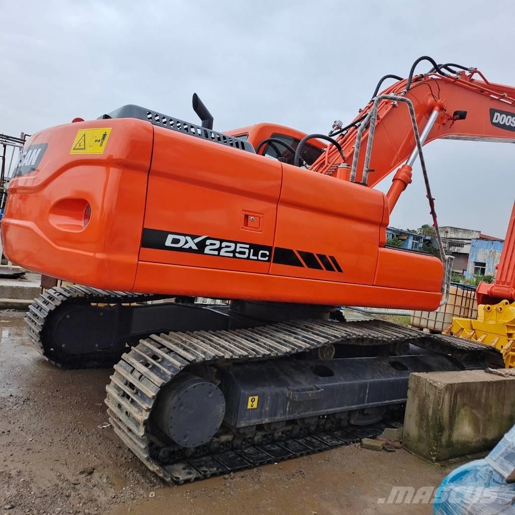 Doosan DX 225 Bagri goseničarji