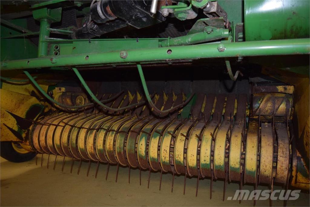 John Deere 580 Balirke (okrogle bale)
