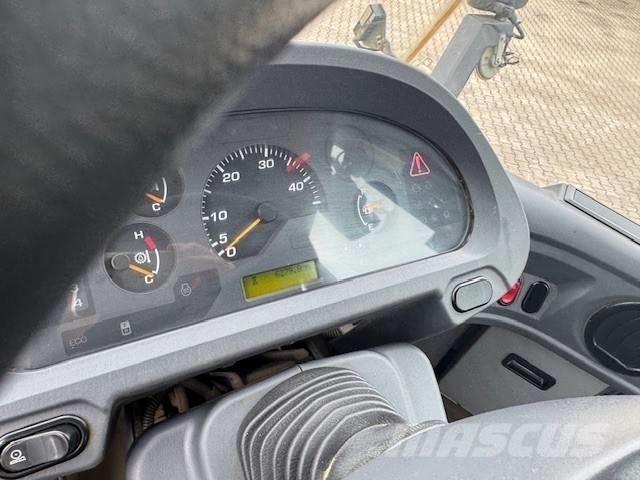 Komatsu WA 320 Kolesni nakladalci