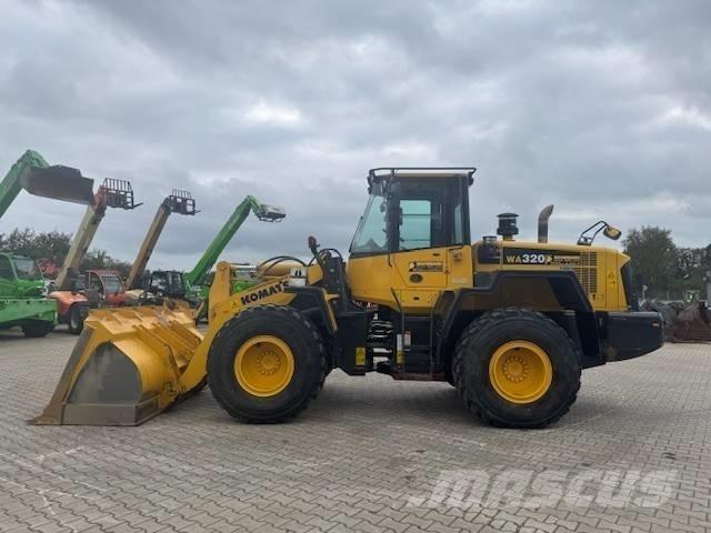 Komatsu WA 320 Kolesni nakladalci