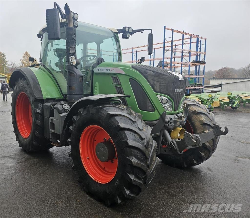 Fendt 724 Vario Traktorji