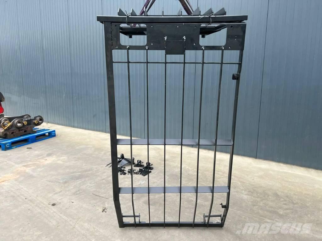 CAT 323D Guard Kabine in notranjost