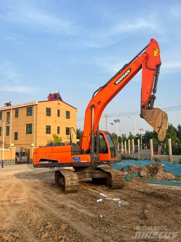 Doosan DX225LC-9C Bagri goseničarji