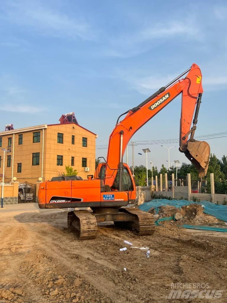 Doosan DX225LC-9C Bagri goseničarji