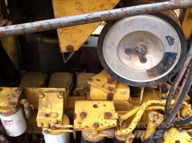 Komatsu d155a-3 Buldožerji goseničarji