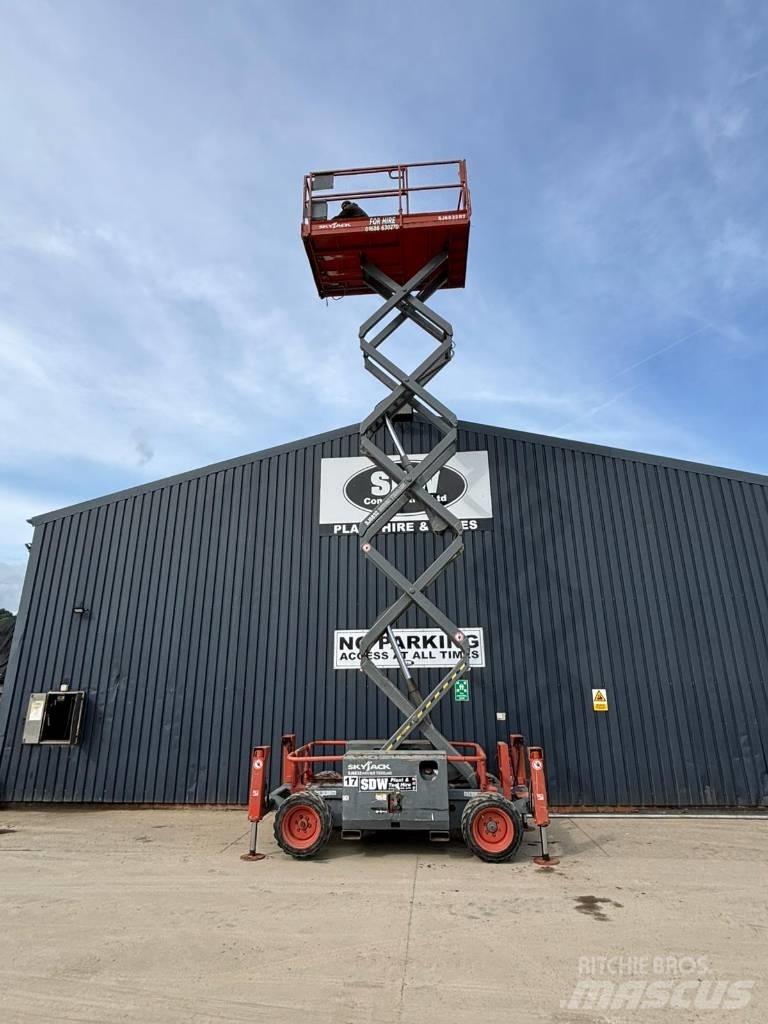 SkyJack SJ 6832 RT Škarjaste dvižne ploščadi