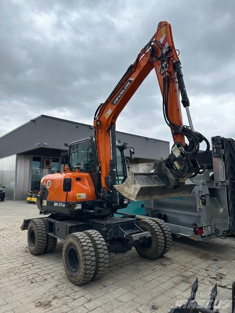 Develon DX 57 W-7 Bagri na kolesih