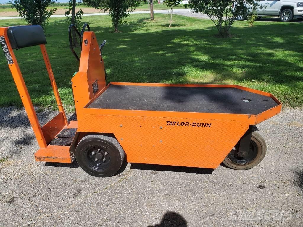 Taylor-Dunn SC100 Vlečna vozila