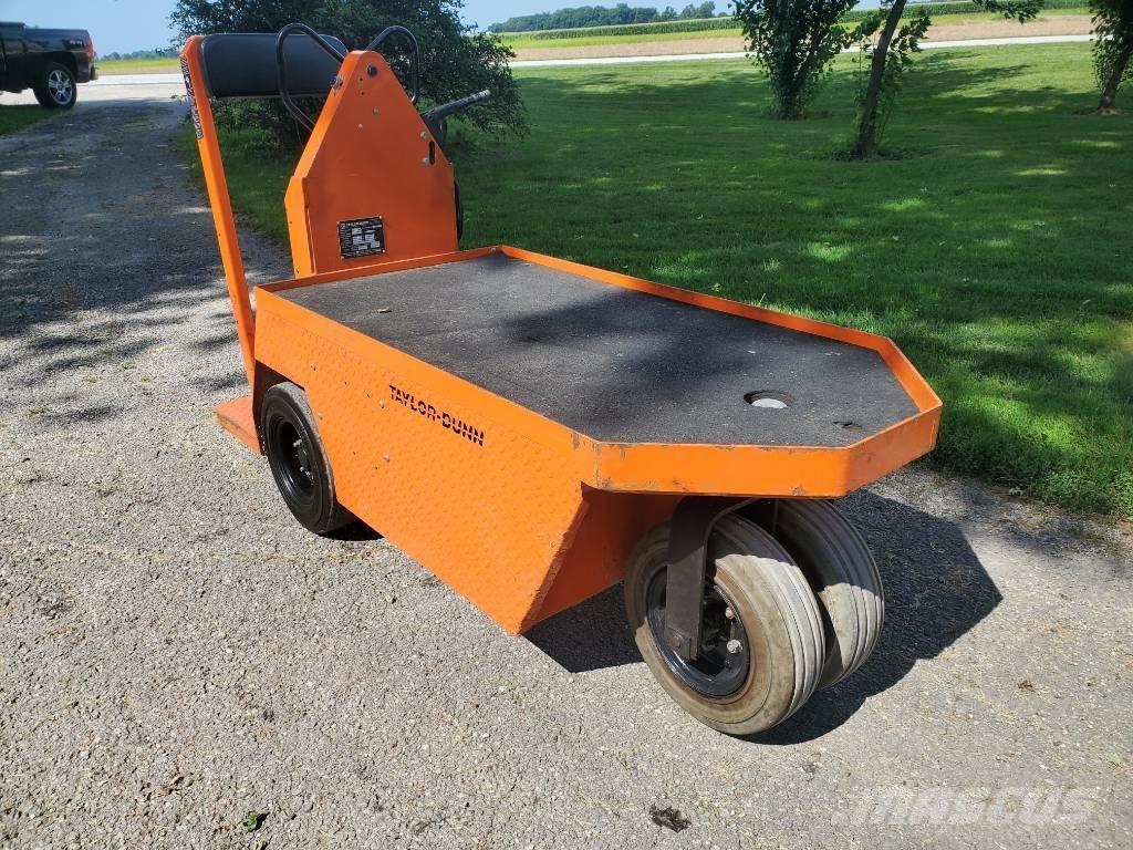 Taylor-Dunn SC100 Vlečna vozila
