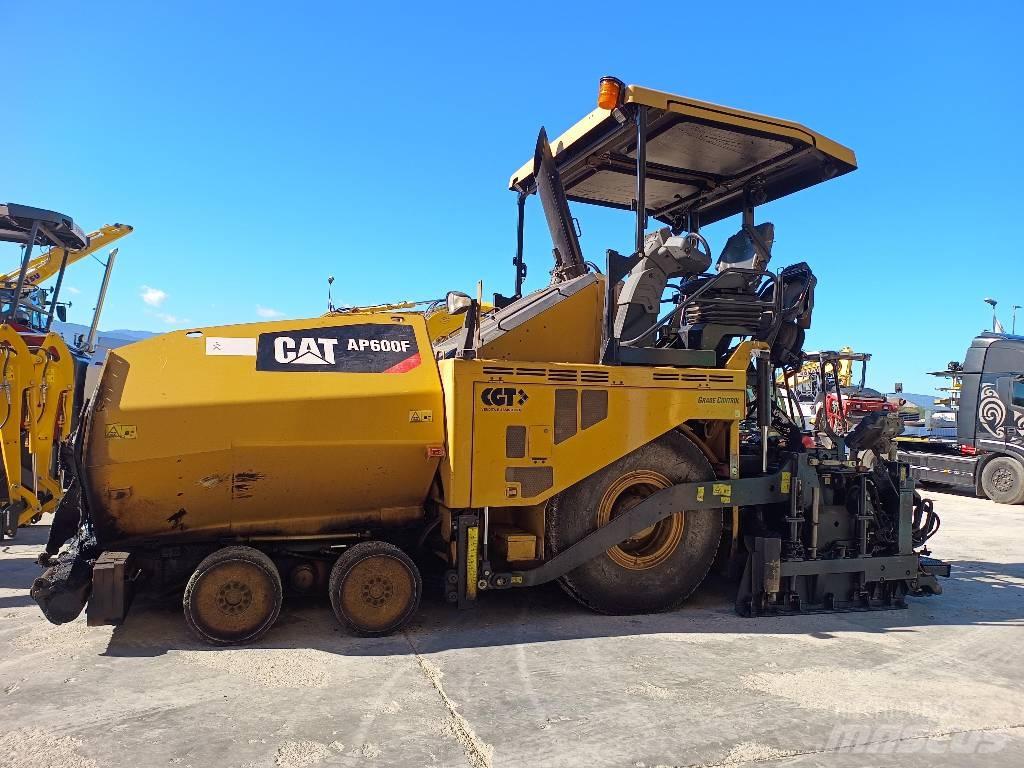 CAT AP 600F Asfaltni finišerji