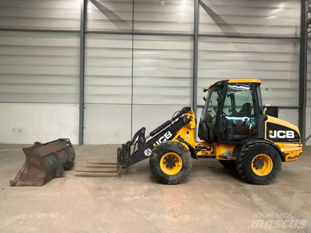 JCB 406 B Kolesni nakladalci