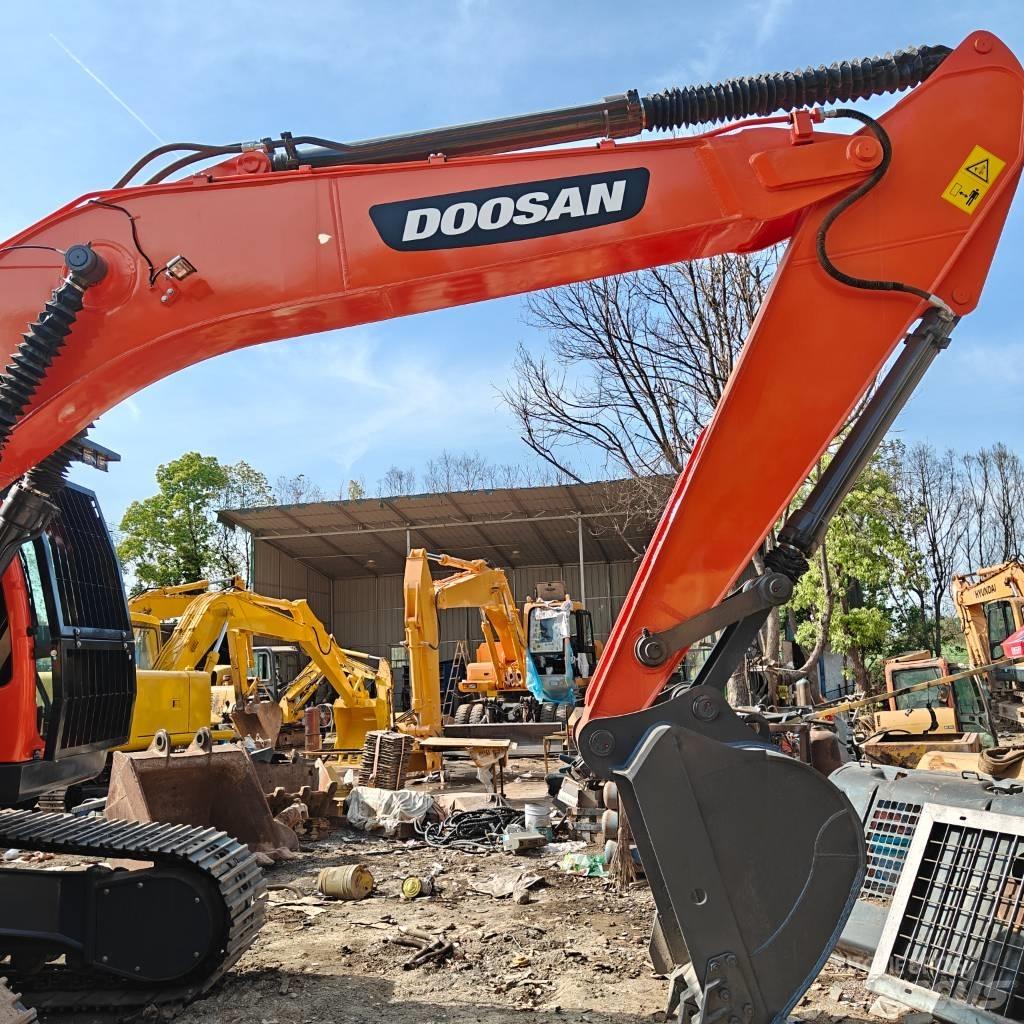 Doosan DX 225 LCA Bagri goseničarji