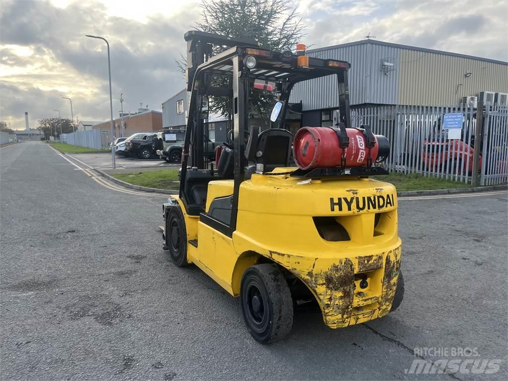 Hyundai 35L-7A Plinski viličarji