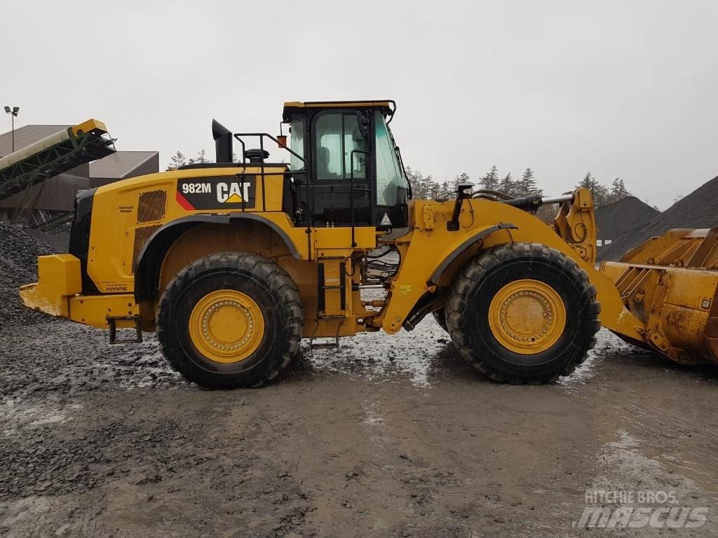 CAT 982m Kolesni nakladalci