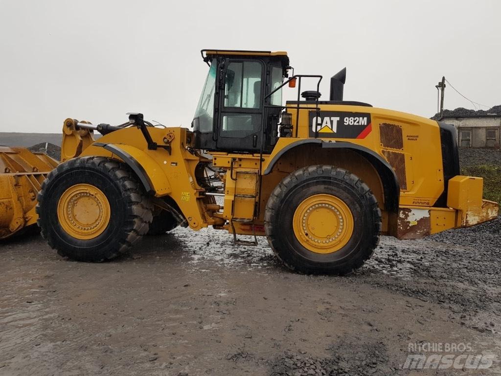 CAT 982m Kolesni nakladalci