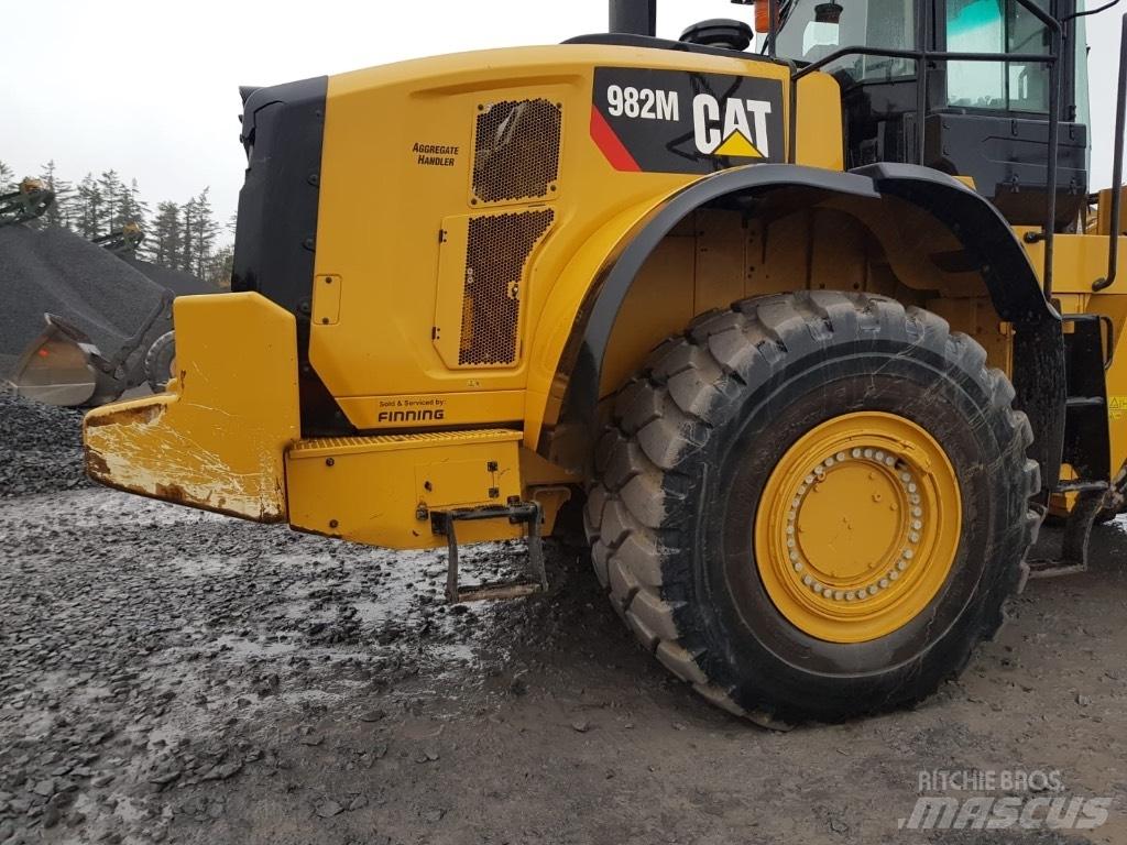 CAT 982m Kolesni nakladalci