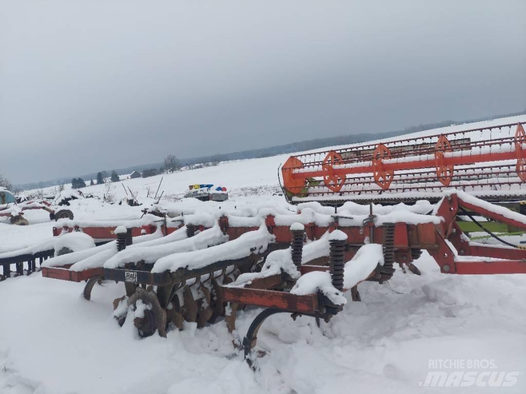 Rau . Ostali priključki in naprave za pripravo tal