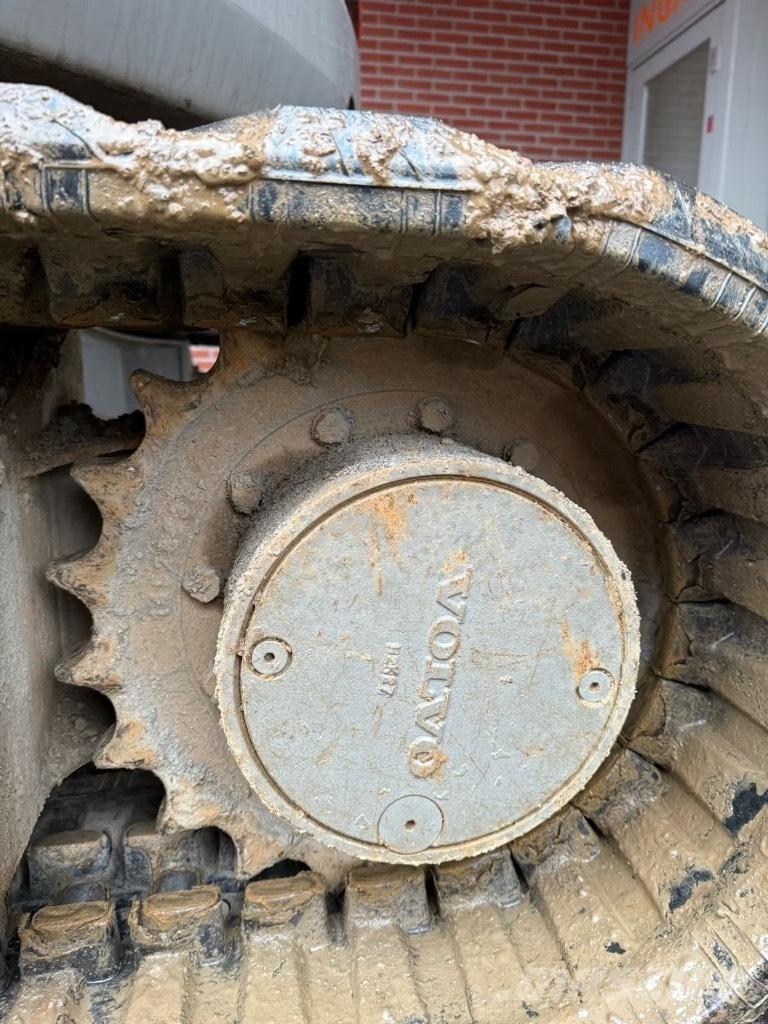 Volvo ECR 88 PLUS Midi bagri 7t – 12t