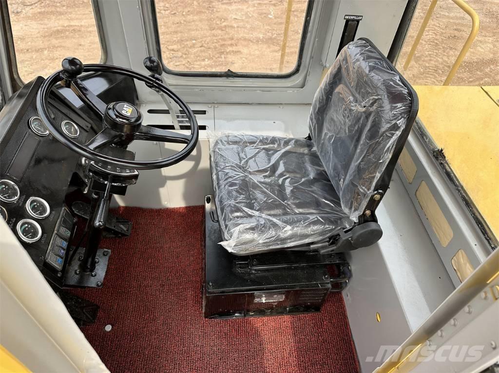 CAT 966C Kolesni nakladalci