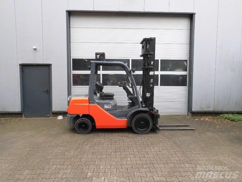 Toyota 02-8 FD 30 Dizelski viličarji