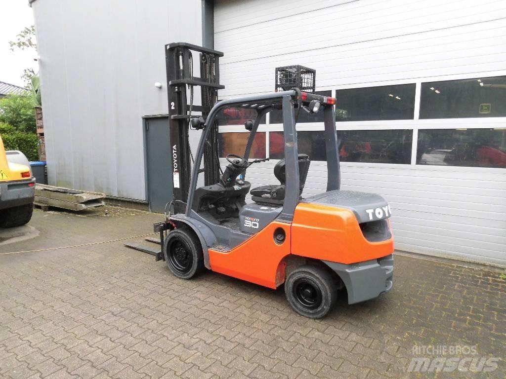 Toyota 02-8 FD 30 Dizelski viličarji