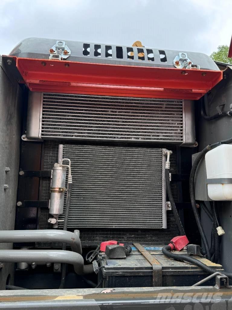 Hitachi ZX 200 Bagri goseničarji