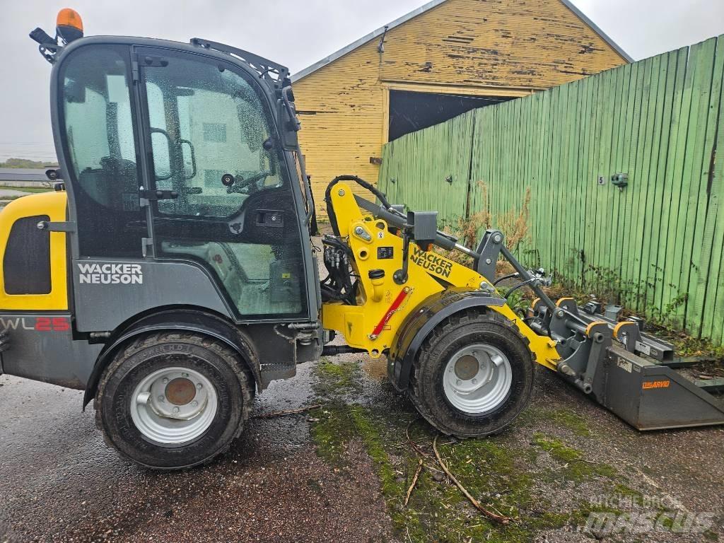 Wacker Neuson WL 25 Kolesni nakladalci