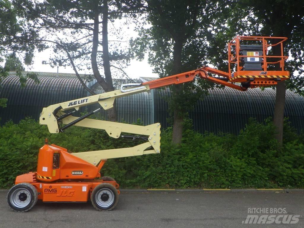 JLG M450AJ Zglobne dvižne ploščadi