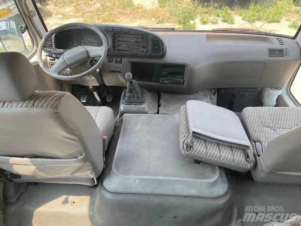 Toyota Coaster Medkrajevni avtobusi