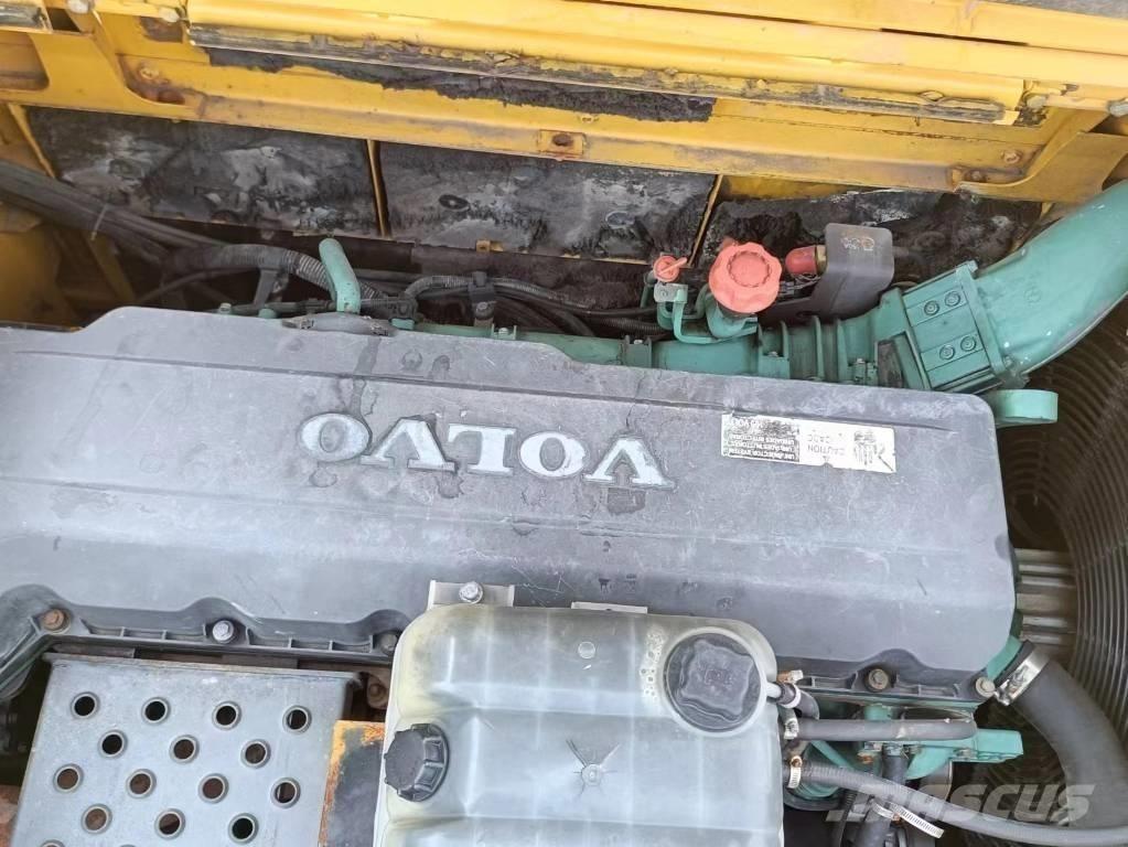 Volvo EC 480 Bagri goseničarji