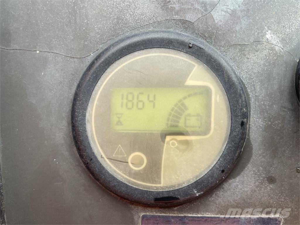 JLG 800AJ Zglobne dvižne ploščadi