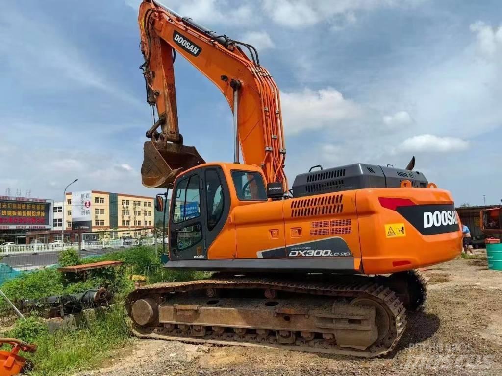 Doosan DX 300 Bagri goseničarji