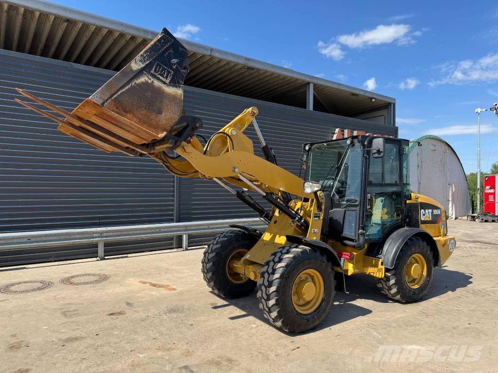 CAT 906M Kolesni nakladalci