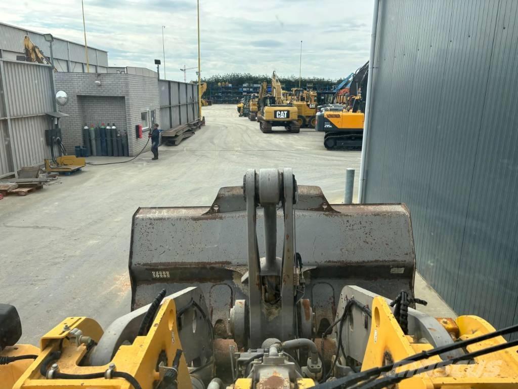 Volvo L120E Kolesni nakladalci