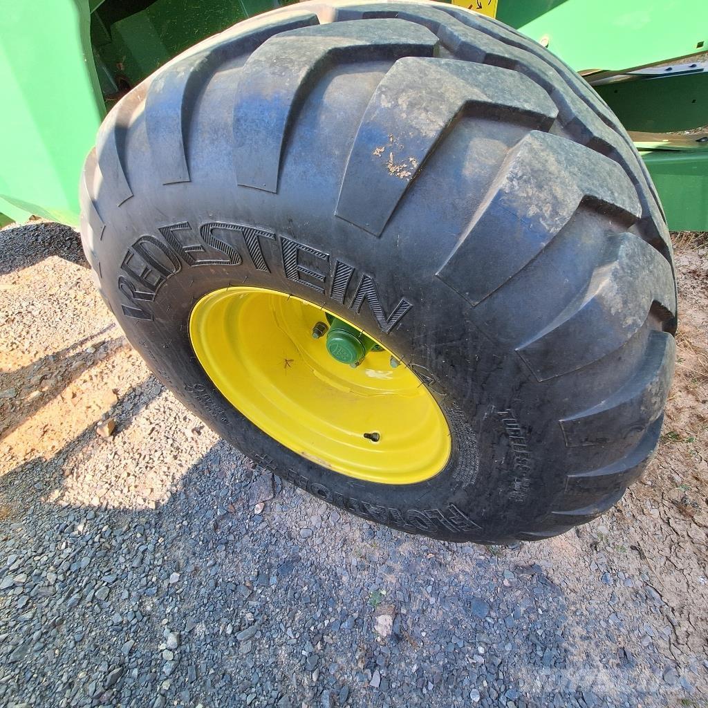 John Deere V 451 M Balirke (okrogle bale)