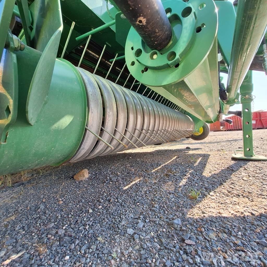 John Deere V 451 M Balirke (okrogle bale)