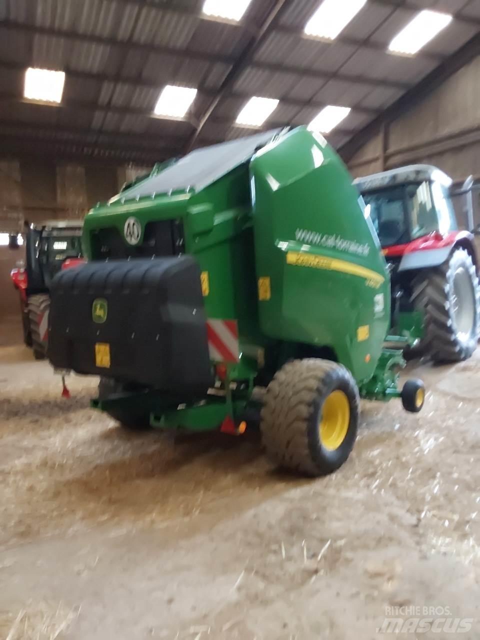 John Deere V 451 M Balirke (okrogle bale)