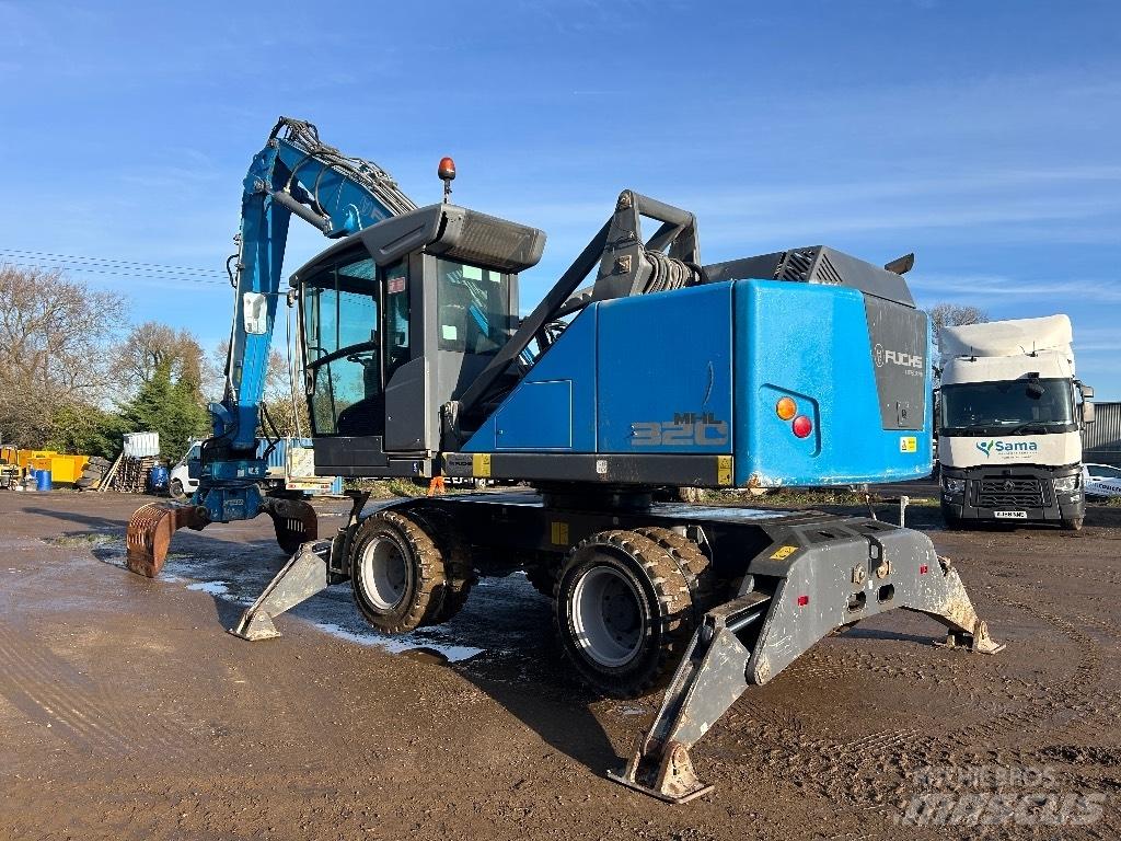 Fuchs MHL 320 T4F Bagri za prekladanje primarnih/sekundarnih surovin