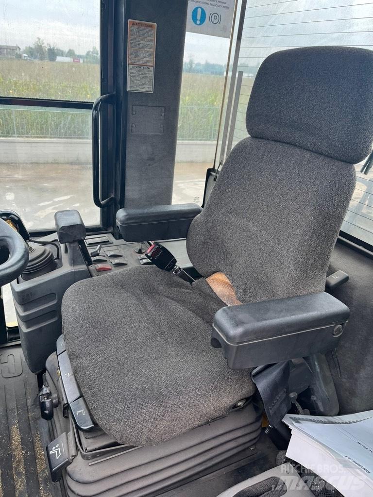 CAT 928 G Kolesni nakladalci