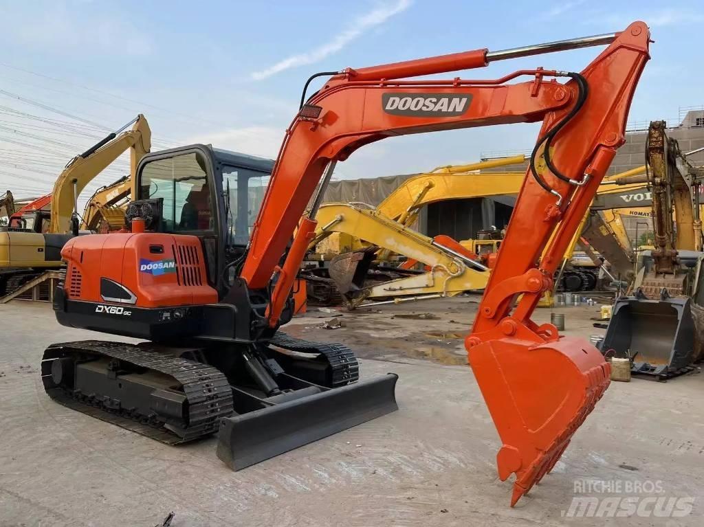 Doosan DX60 Bagri goseničarji