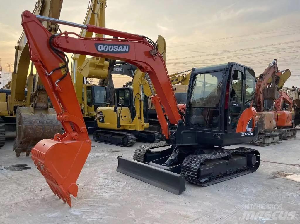 Doosan DX60 Bagri goseničarji