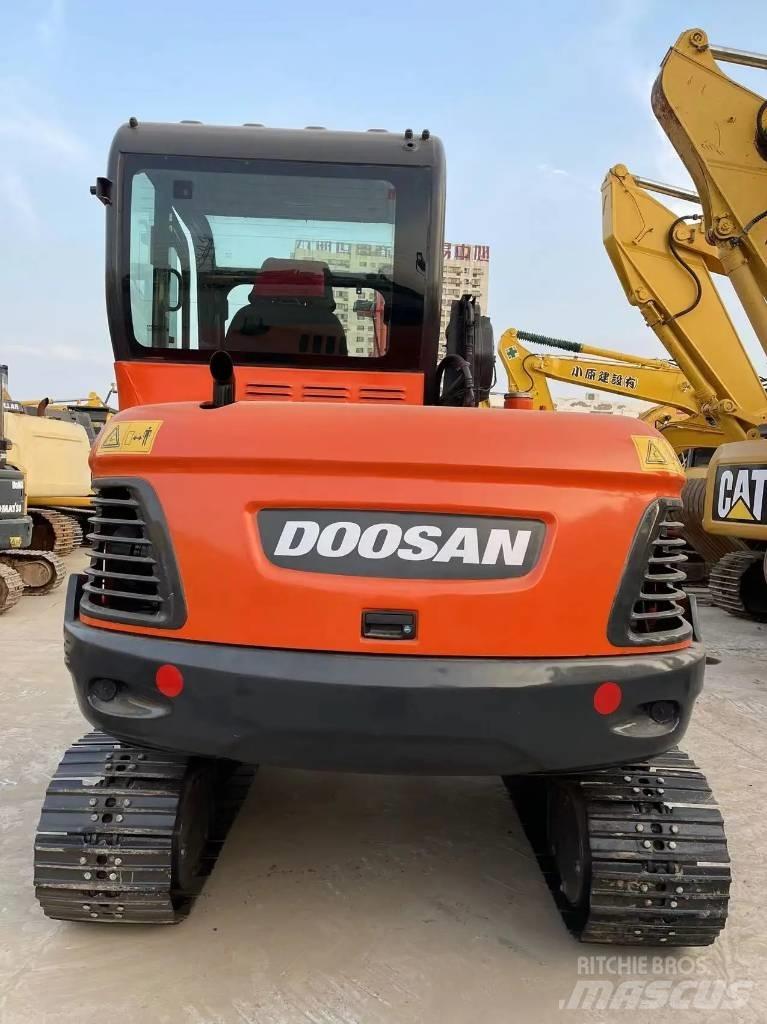Doosan DX60 Bagri goseničarji
