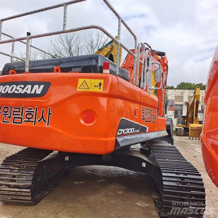 Doosan DX300 Bagri goseničarji