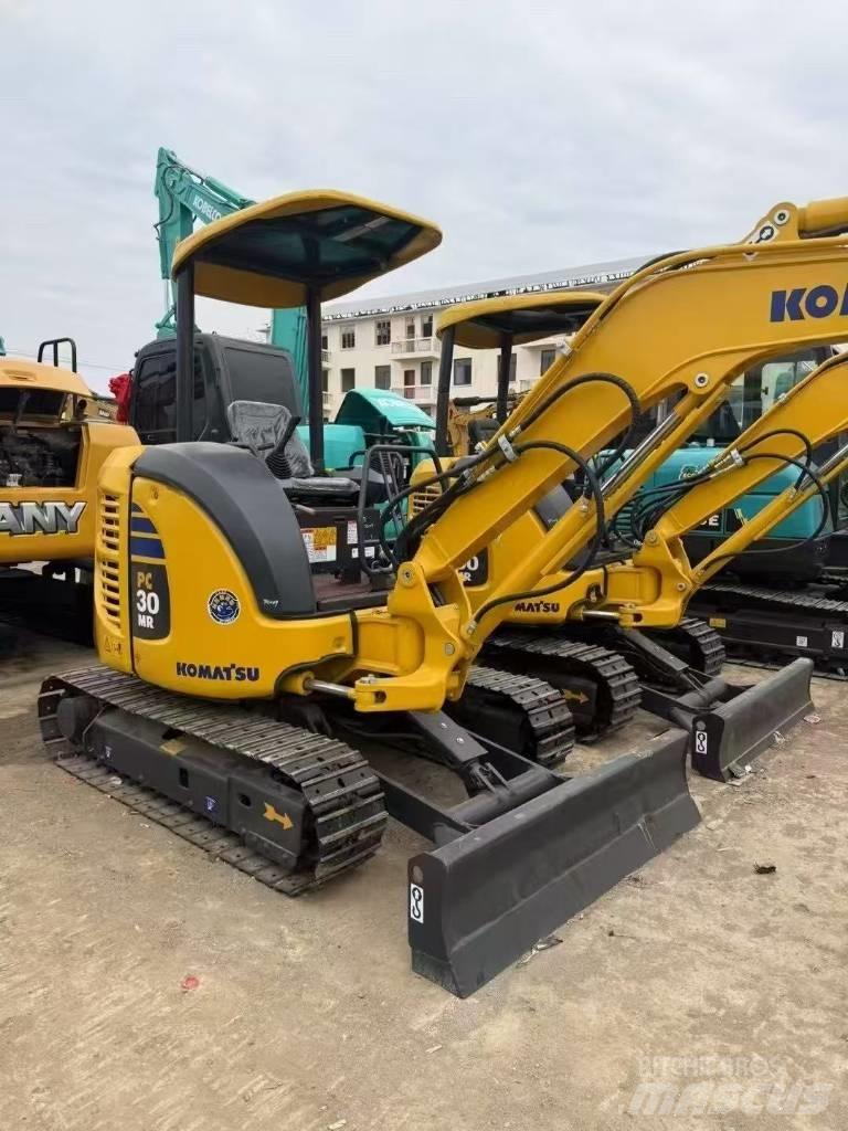 Komatsu 30 Bagri goseničarji