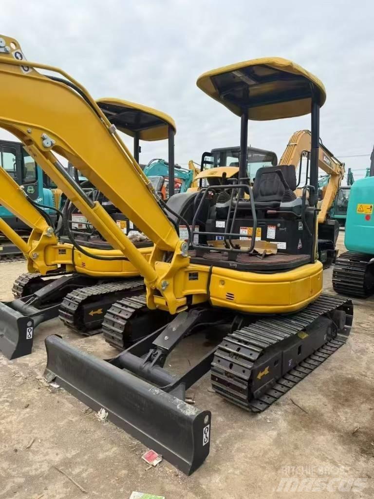 Komatsu 30 Bagri goseničarji