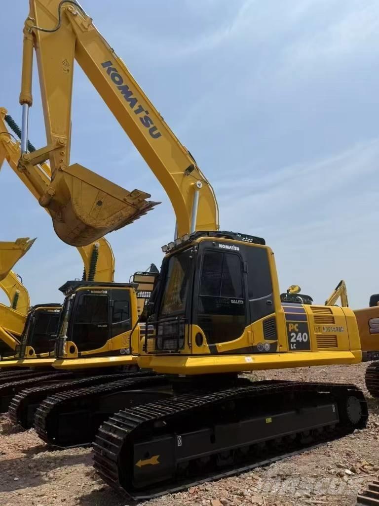 Komatsu 240LC-8 Bagri goseničarji