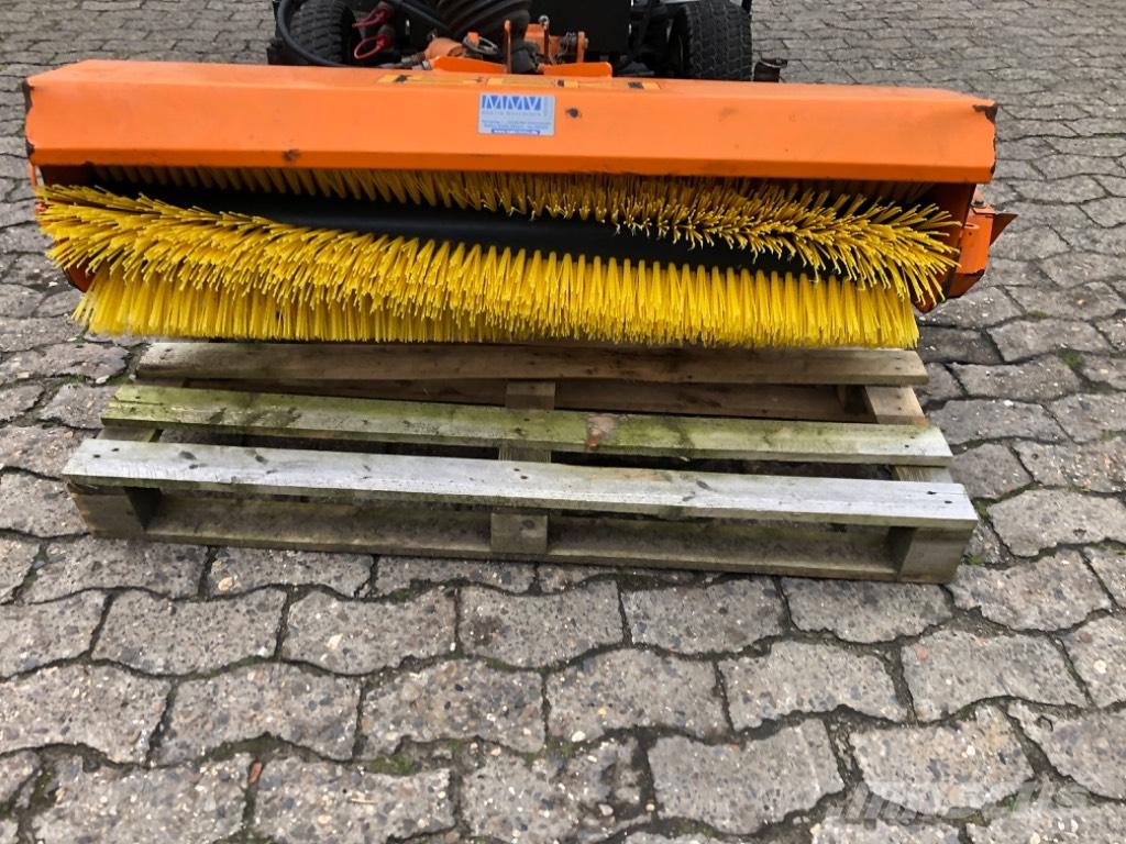 Iseki KL 110 Cestni pometači